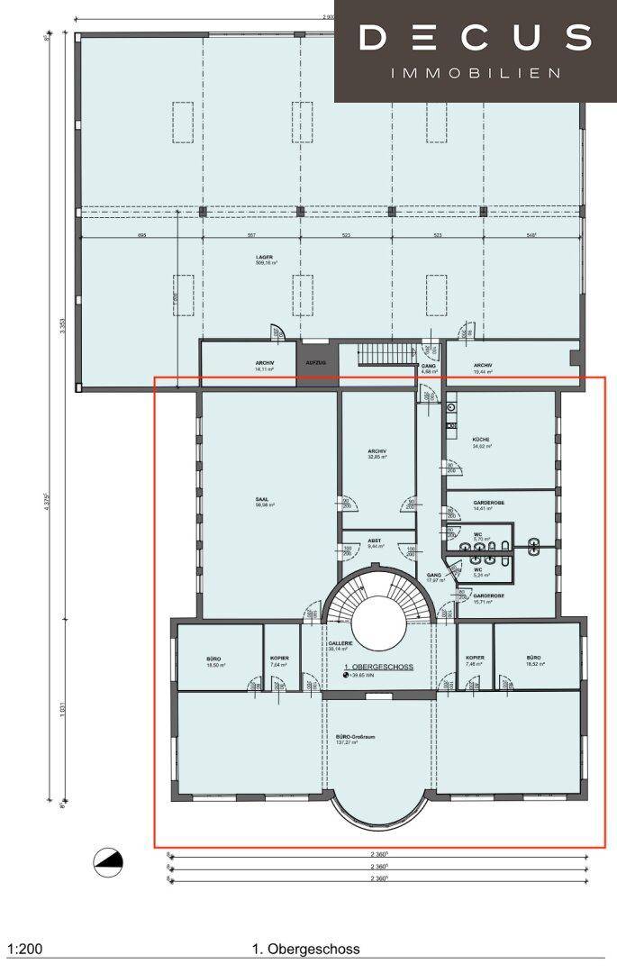 Grundriss des 1. Obergeschosses mit verschiedenen Büroräumen, einem großen Saal und Balkonen.