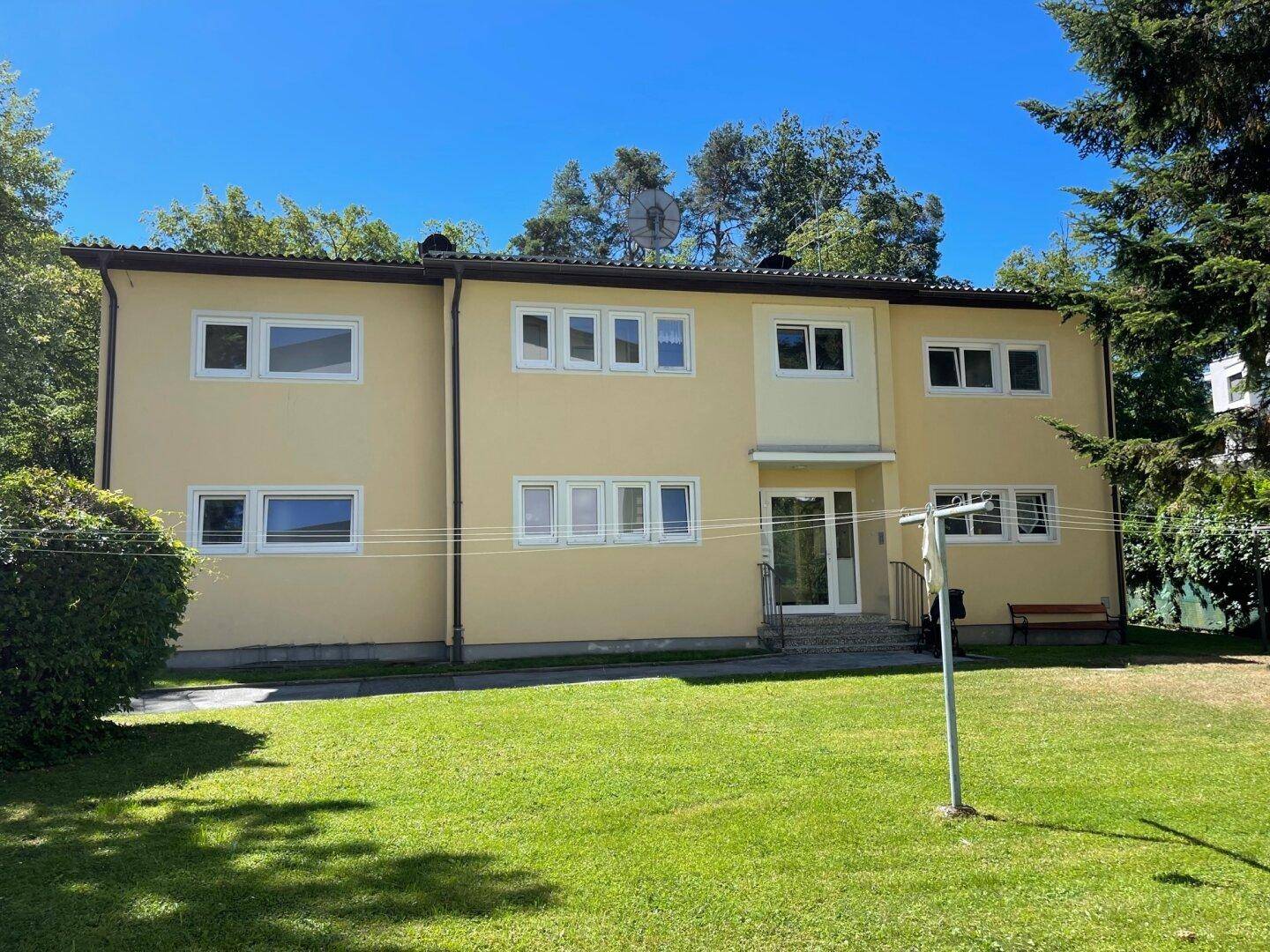 TOP sanierte Wohnung mit Balkon und Parkplatz in Krumpendorf in direkter Seenähe - Provisionsfrei für den Mieter!