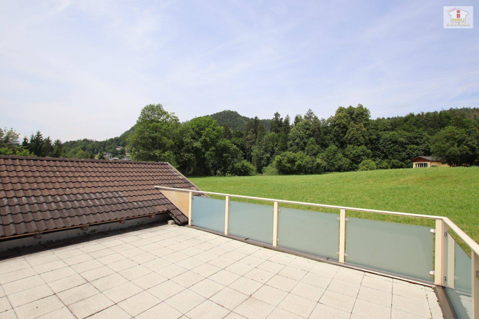 Schöne sanierte 4 Zi Wohnung 100m² mit Balkon und XXL-Terrasse und 2 Garagen und Dachboden in Rotschitzen bei Köttmannsdorf - Stadtnähe