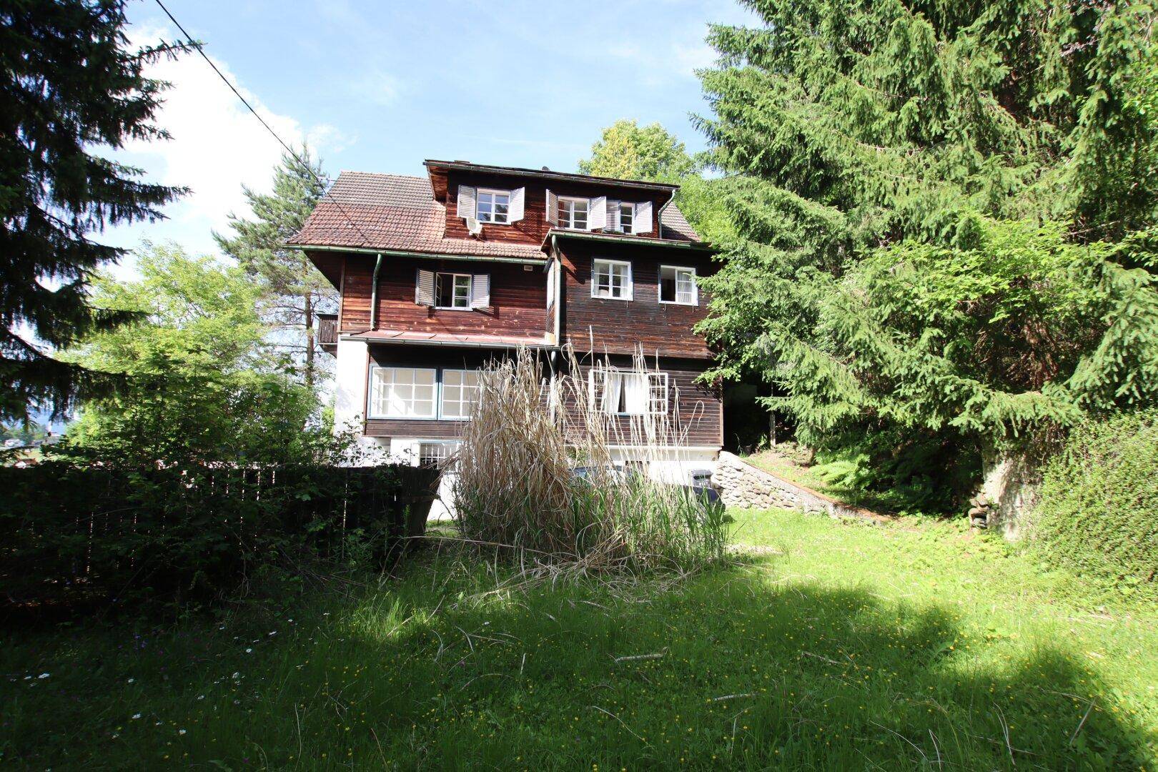 Älteres 200m² Wohnhaus am Waldrand mit 3.528m² Grundstück in Klagenfurt - Quellenstraße