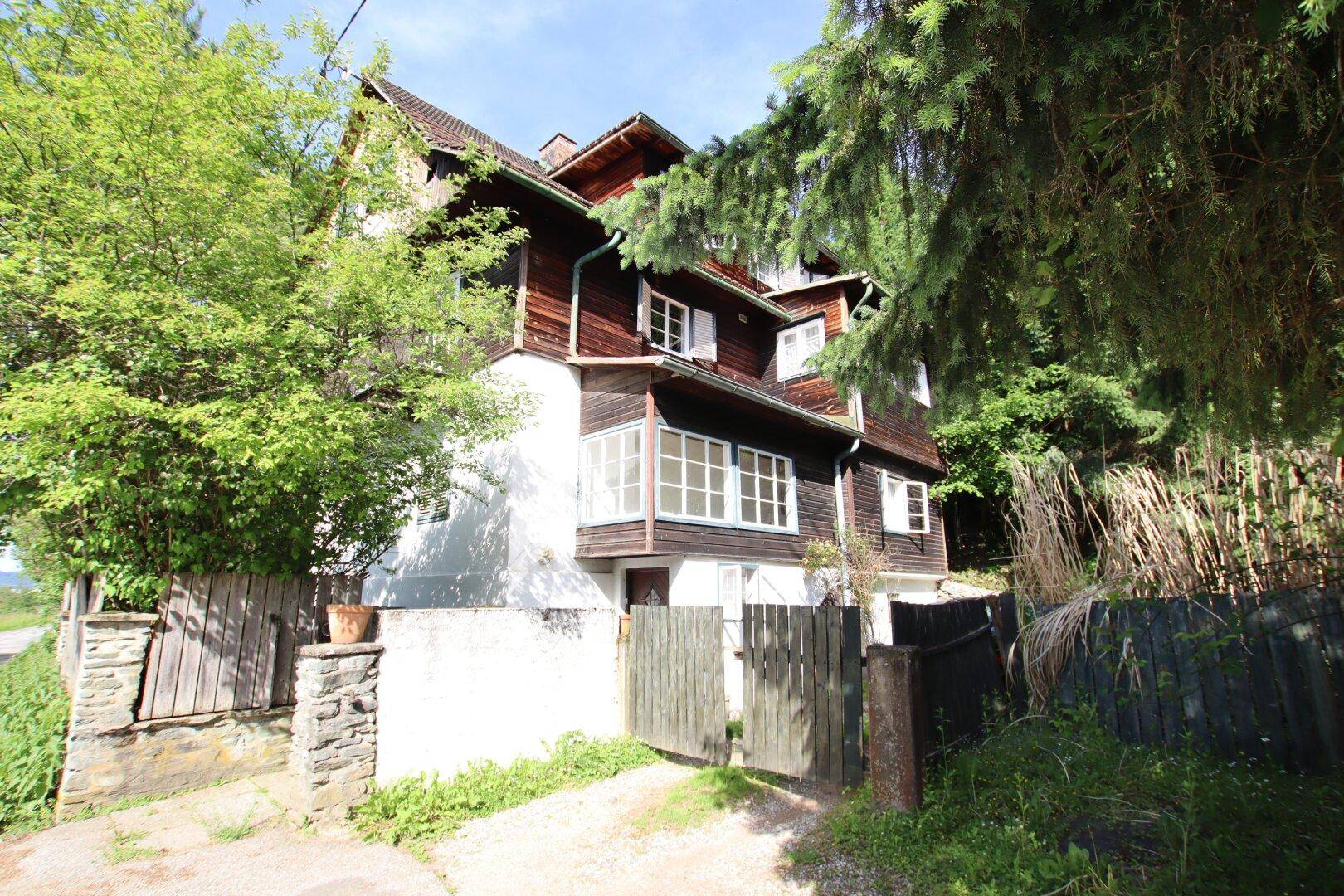 Älteres 200m² Wohnhaus am Waldrand mit 3.528m² Grundstück in Klagenfurt - Quellenstraße