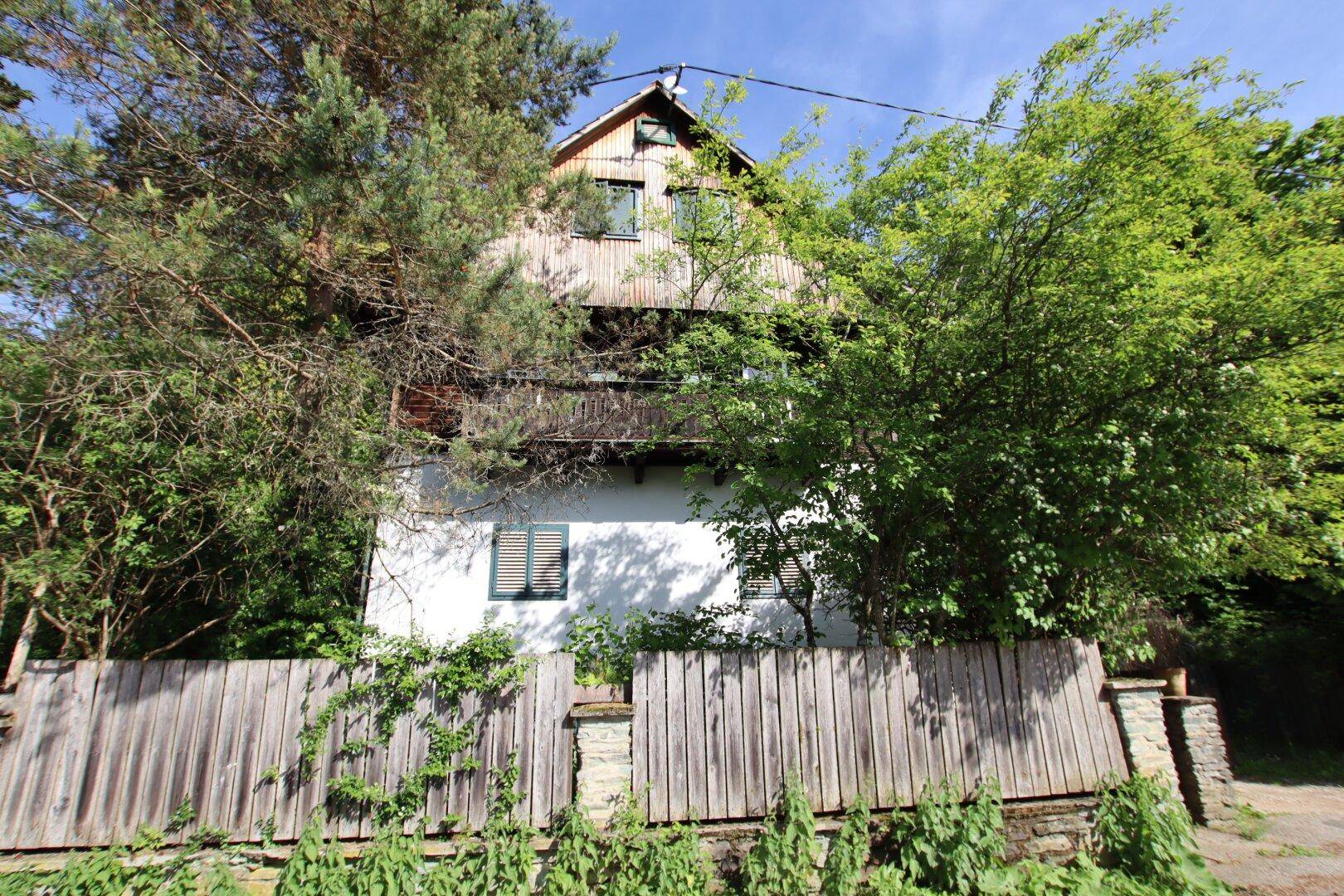 Älteres 200m² Wohnhaus am Waldrand mit 3.528m² Grundstück in Klagenfurt - Quellenstraße