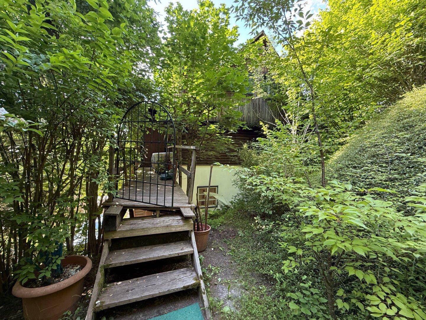 Älteres 200m² Wohnhaus am Waldrand mit 3.528m² Grundstück in Klagenfurt - Quellenstraße