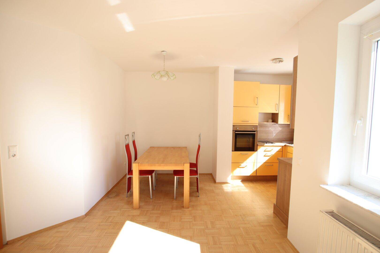 Junge & schöne 71,50m² 2 Zi City-Gartenwohnung mit 123m² Eigengarten & Tiefgarage am St. Veiter Ring