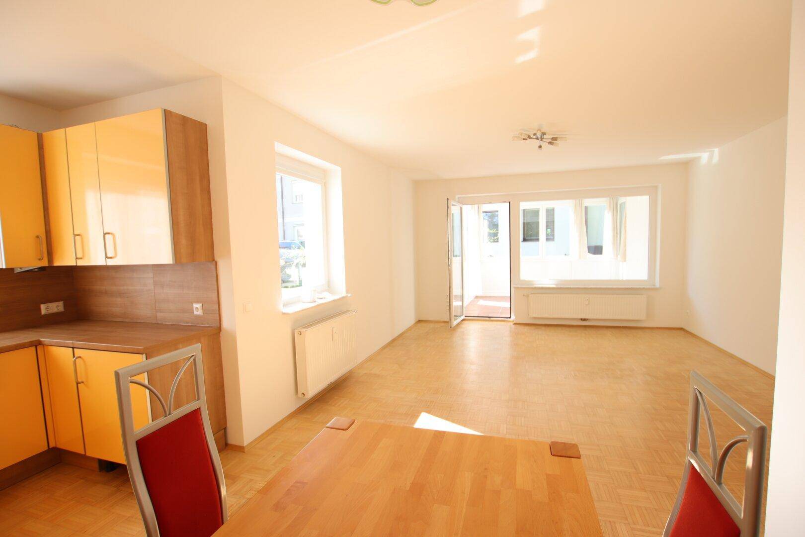 Junge & schöne 71,50m² 2 Zi City-Gartenwohnung mit 123m² Eigengarten & Tiefgarage am St. Veiter Ring
