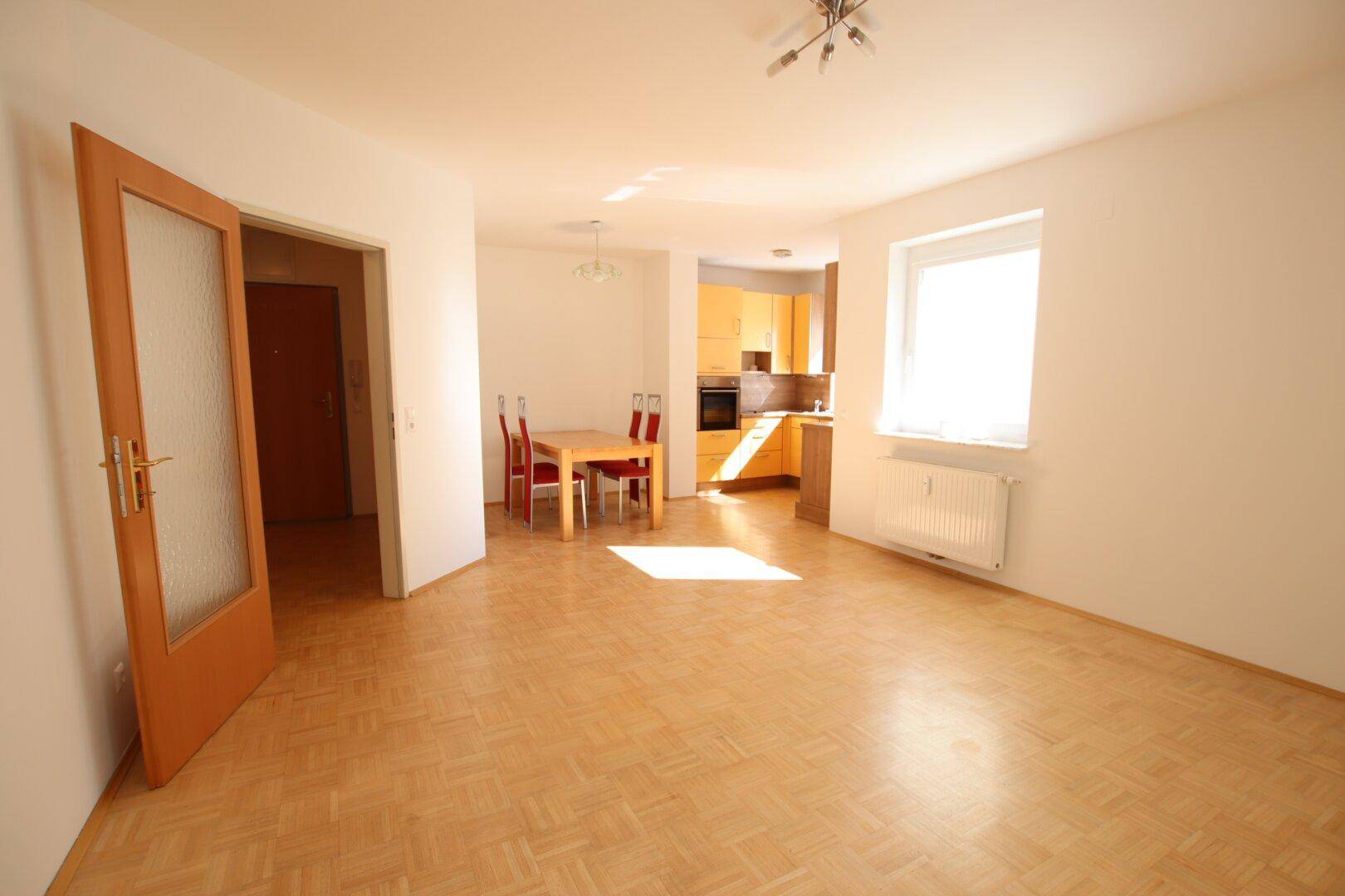 Junge & schöne 71,50m² 2 Zi City-Gartenwohnung mit 123m² Eigengarten & Tiefgarage am St. Veiter Ring