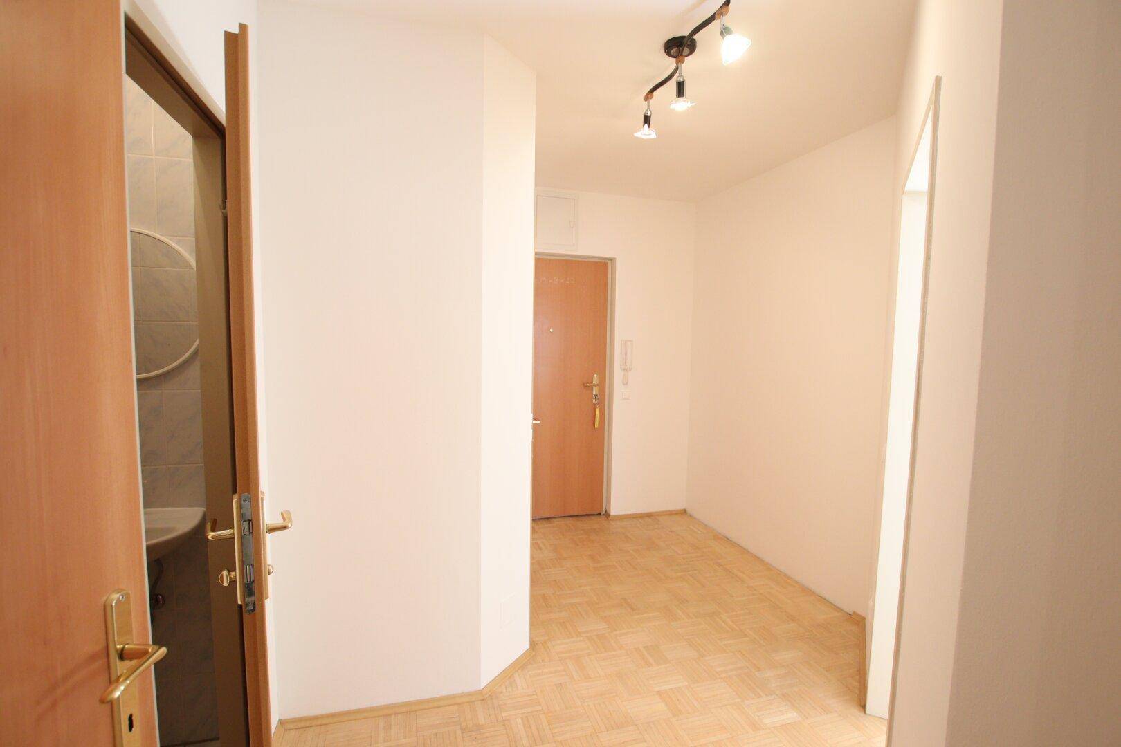 Junge & schöne 71,50m² 2 Zi City-Gartenwohnung mit 123m² Eigengarten & Tiefgarage am St. Veiter Ring