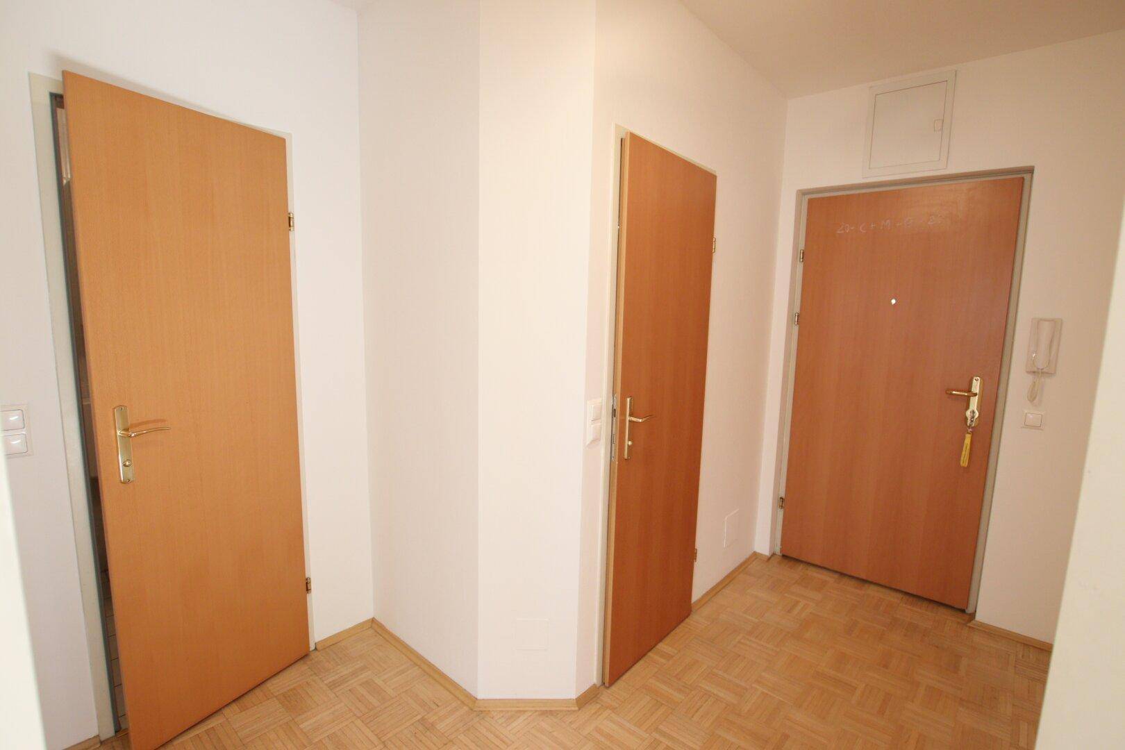 Junge & schöne 71,50m² 2 Zi City-Gartenwohnung mit 123m² Eigengarten & Tiefgarage am St. Veiter Ring