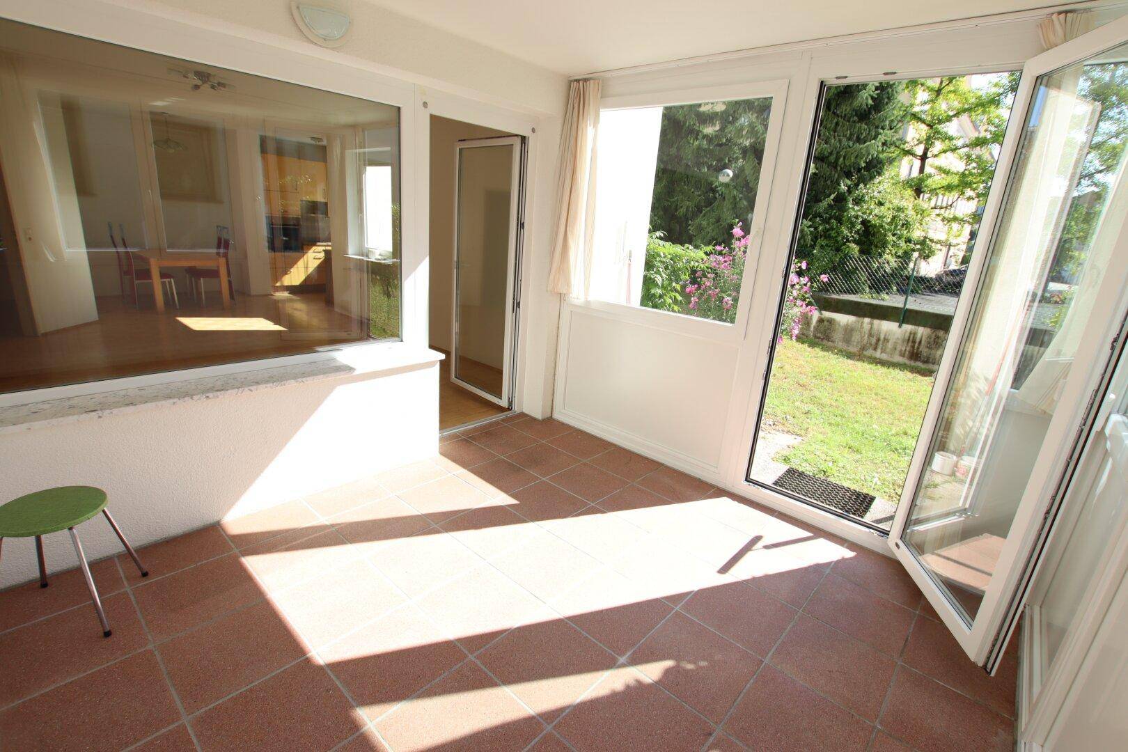 Junge & schöne 71,50m² 2 Zi City-Gartenwohnung mit 123m² Eigengarten & Tiefgarage am St. Veiter Ring