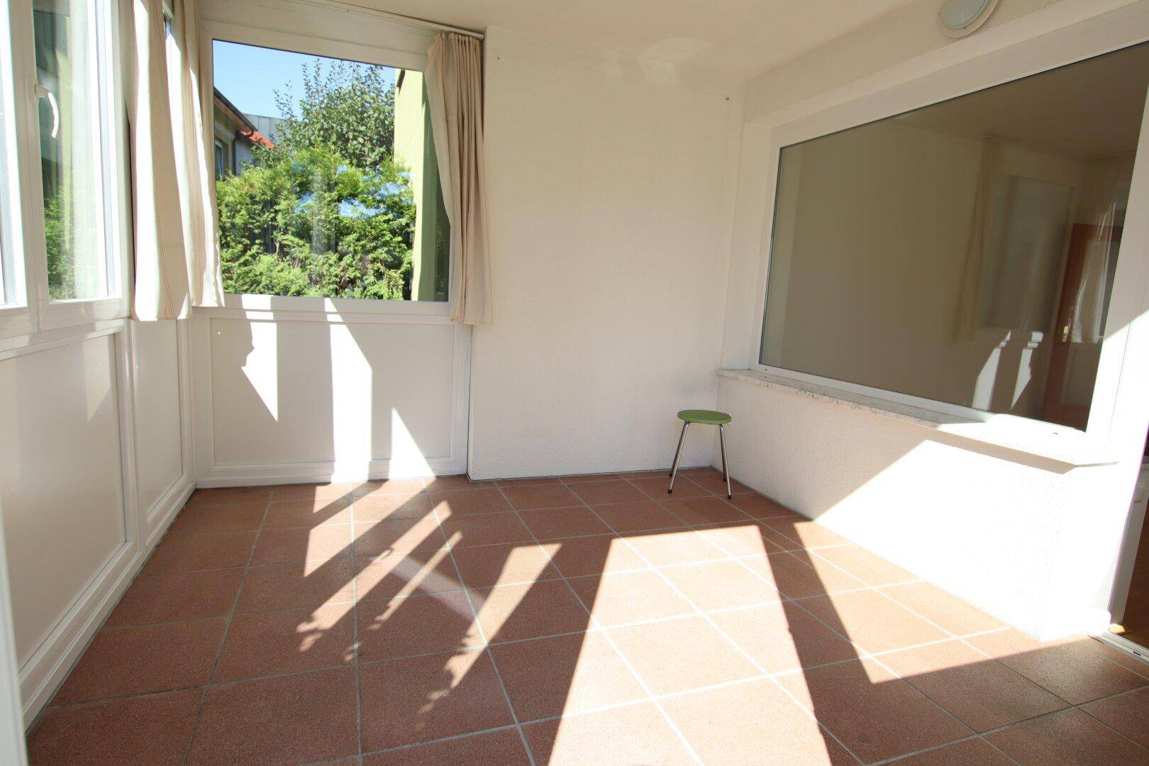 Junge & schöne 71,50m² 2 Zi City-Gartenwohnung mit 123m² Eigengarten & Tiefgarage am St. Veiter Ring