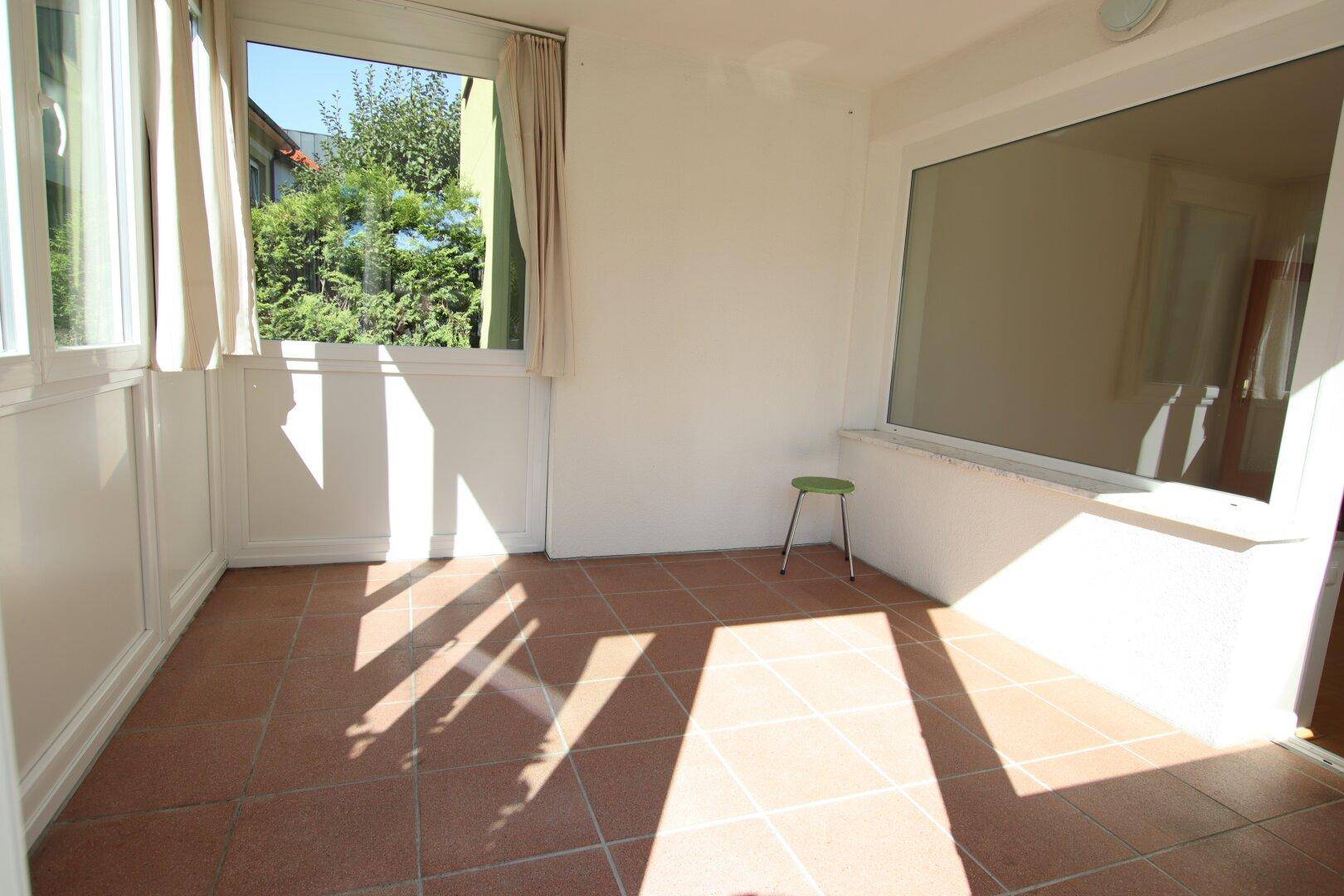 Junge & schöne 71,50m² 2 Zi City-Gartenwohnung mit 123m² Eigengarten & Tiefgarage am St. Veiter Ring