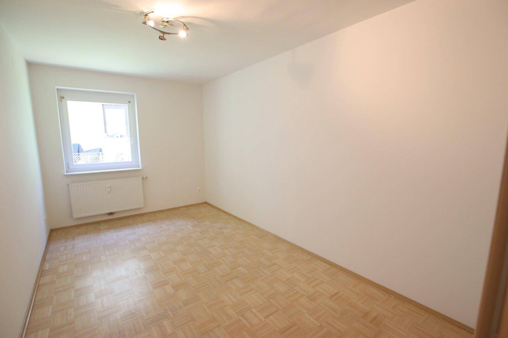 Junge & schöne 71,50m² 2 Zi City-Gartenwohnung mit 123m² Eigengarten & Tiefgarage am St. Veiter Ring