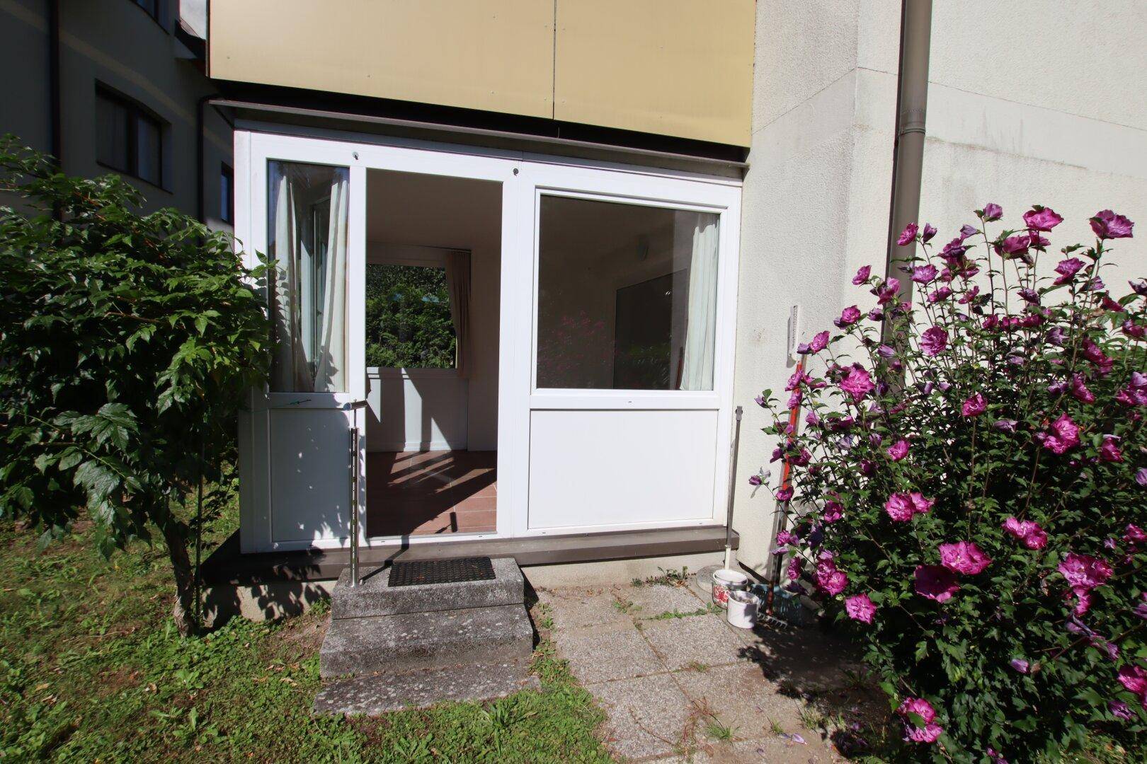 Junge & schöne 71,50m² 2 Zi City-Gartenwohnung mit 123m² Eigengarten & Tiefgarage am St. Veiter Ring