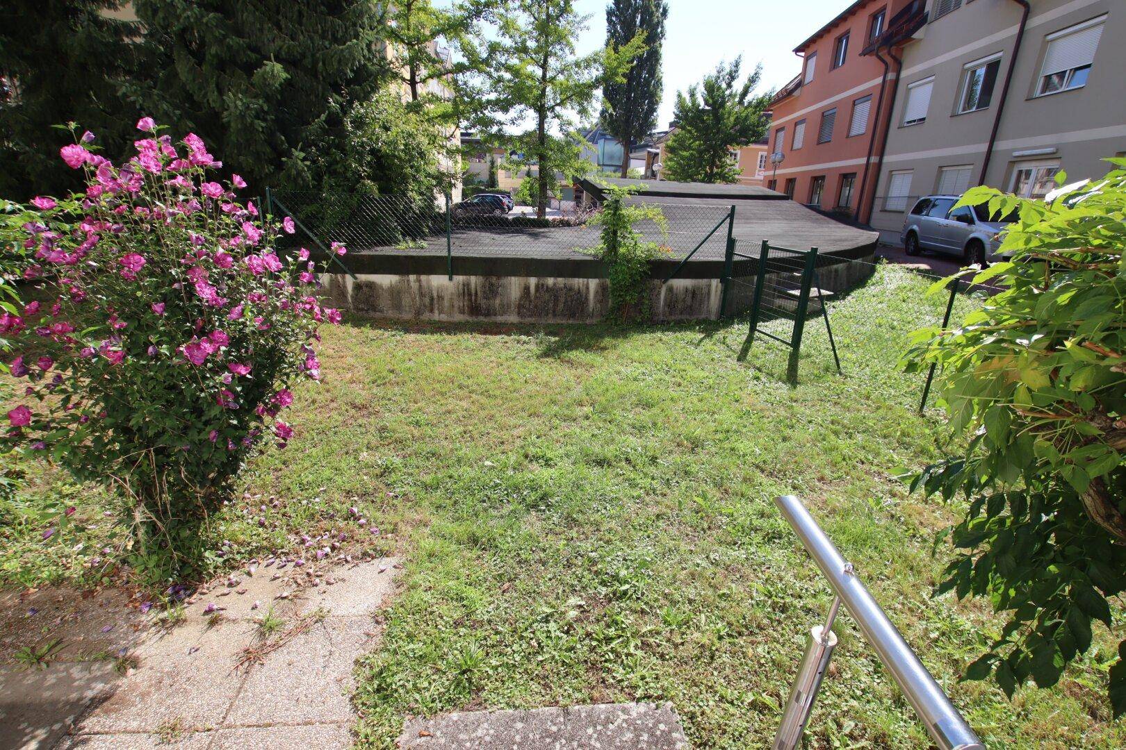 Junge & schöne 71,50m² 2 Zi City-Gartenwohnung mit 123m² Eigengarten & Tiefgarage am St. Veiter Ring
