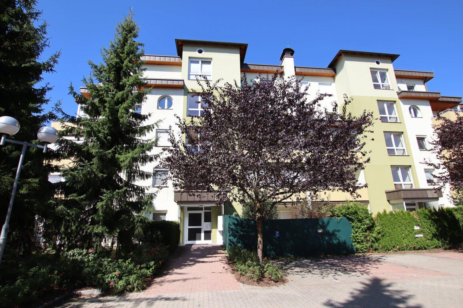 Junge & schöne 71,50m² 2 Zi City-Gartenwohnung mit 123m² Eigengarten & Tiefgarage am St. Veiter Ring