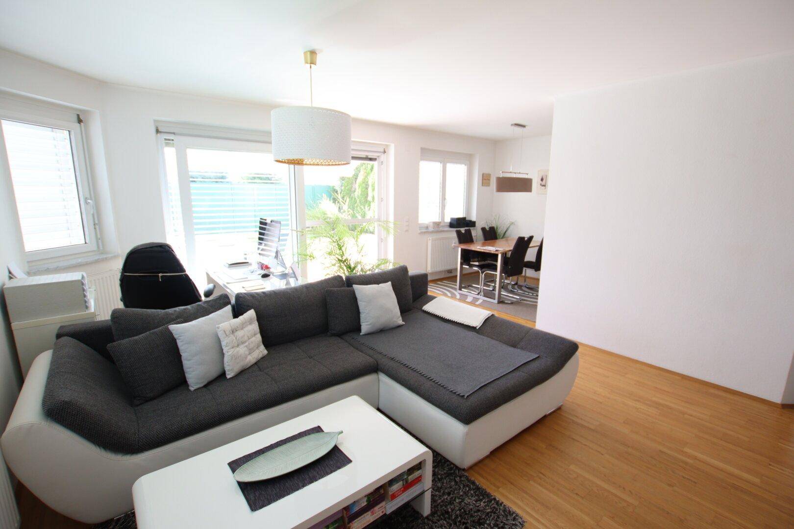 Traumhafte, neuwertige 3 Zi Gartenwohnung mit 400m² Eigengarten in Waidmannsdorf mit Tiefgarage