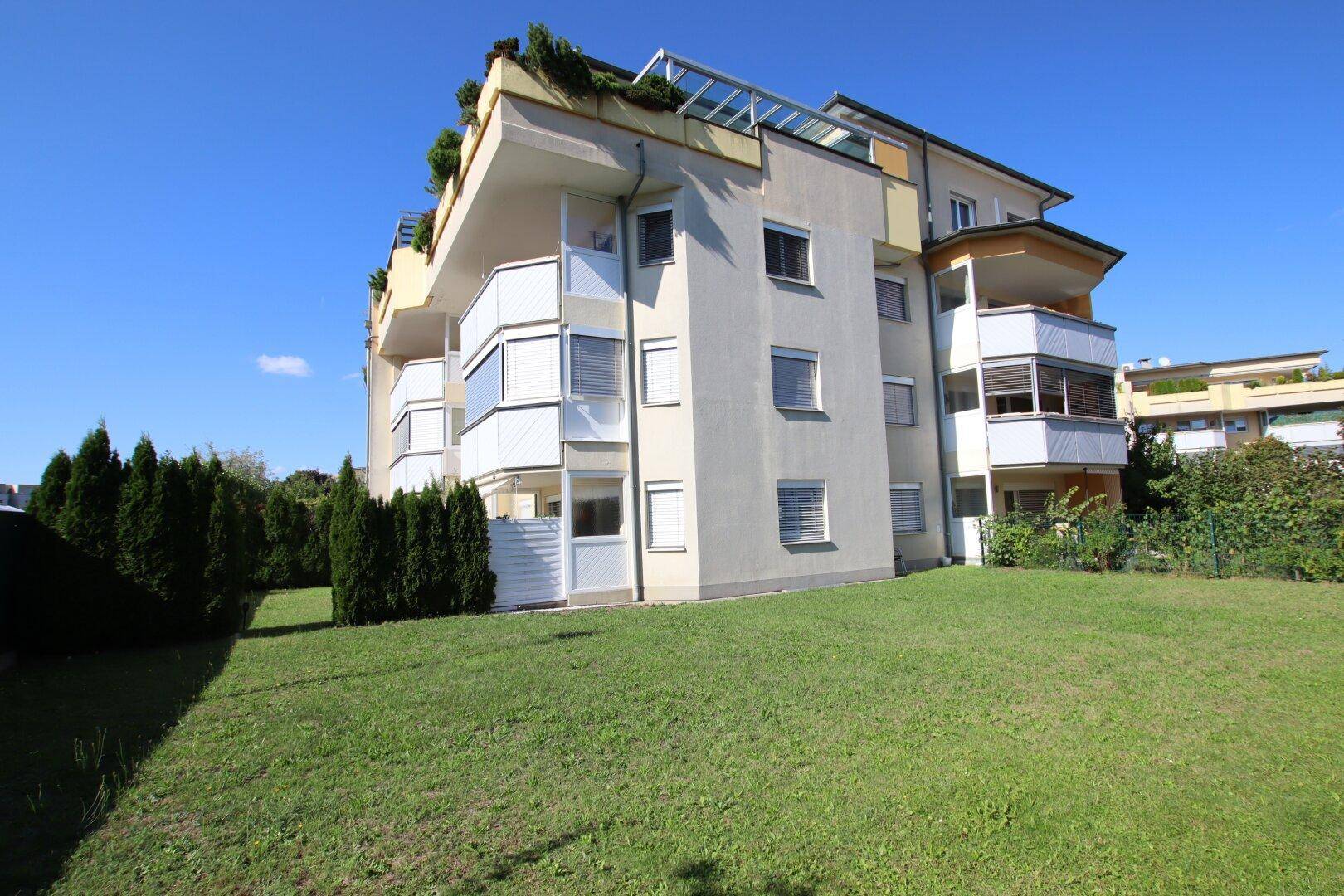 Traumhafte, neuwertige 3 Zi Gartenwohnung mit 400m² Eigengarten in Waidmannsdorf mit Tiefgarage