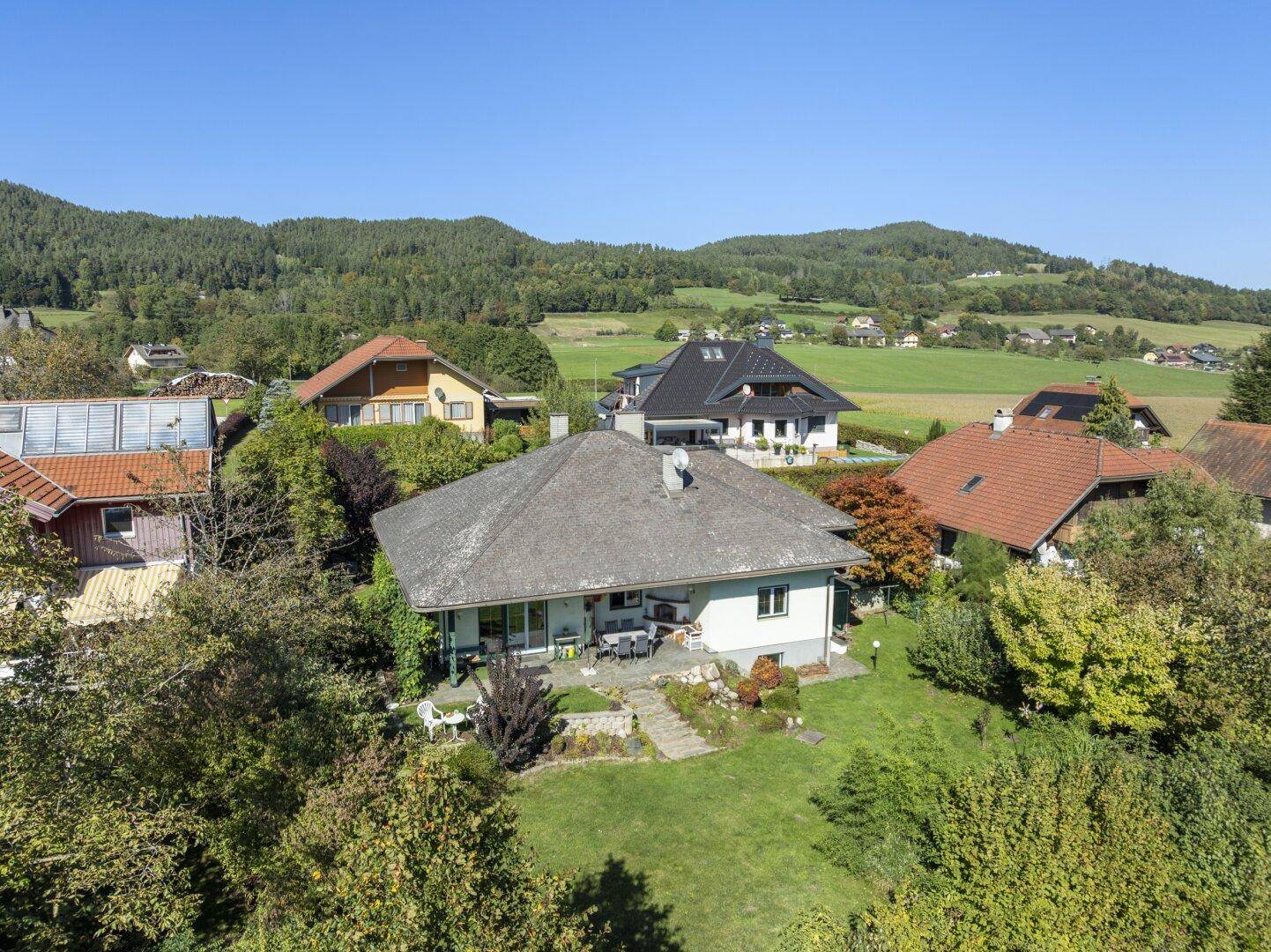 Schöner 130m² Architekten-Bungalow in Keutschach Nähe Rauschelesee in Aussichtslage