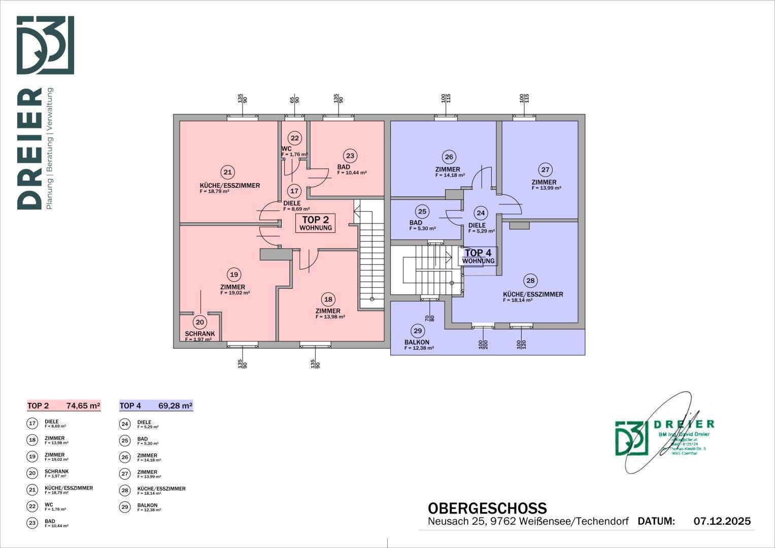 Grundriss des Obergeschosses mit zwei Wohnungen, Balkon und mehreren Zimmern.
