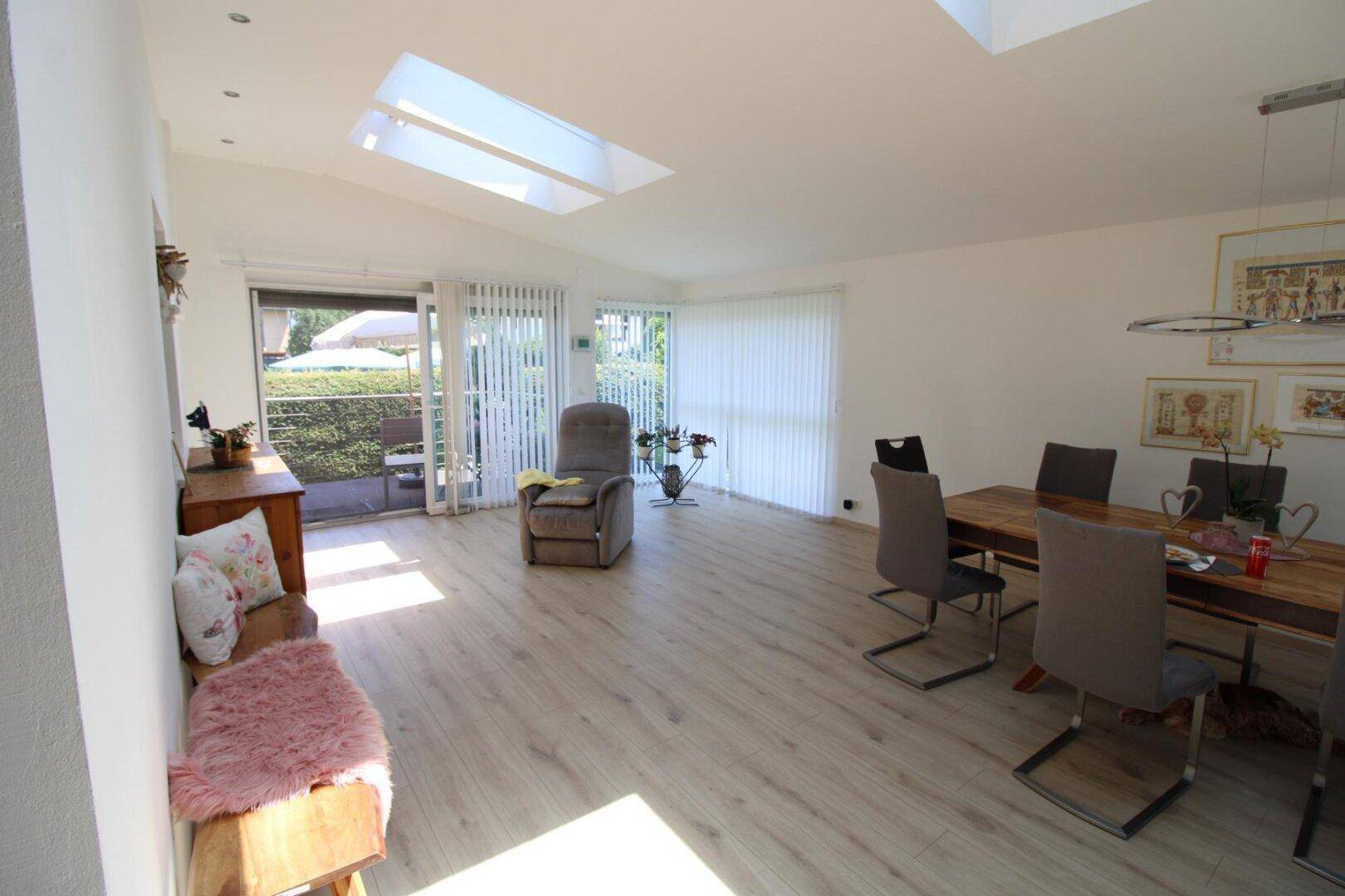 Erholungsgebiet Sattnitz - Tolles und sehr schönes Haus mit Einliegerwohnung - Pool - Doppelgarage und wunderschönem Garten ca. 186 m² - Ansicht 6