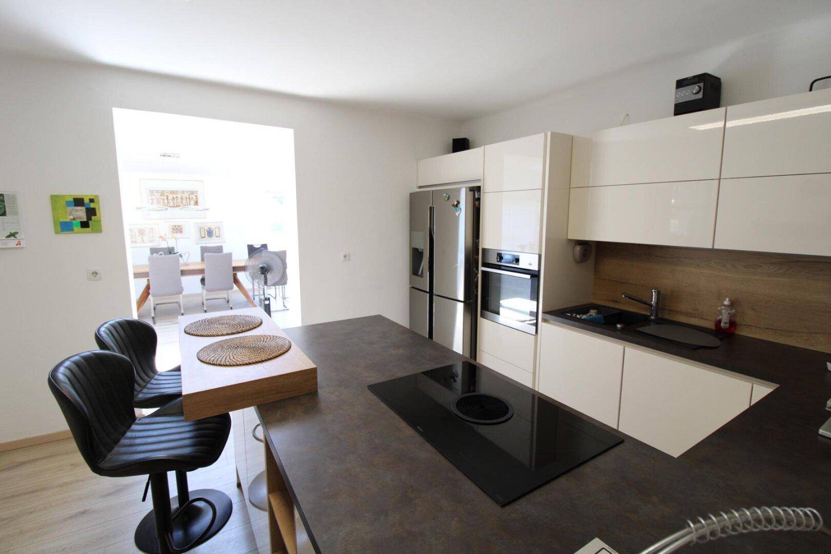 Erholungsgebiet Sattnitz - Tolles und sehr schönes Haus mit Einliegerwohnung - Pool - Doppelgarage und wunderschönem Garten ca. 186 m² - Ansicht 6