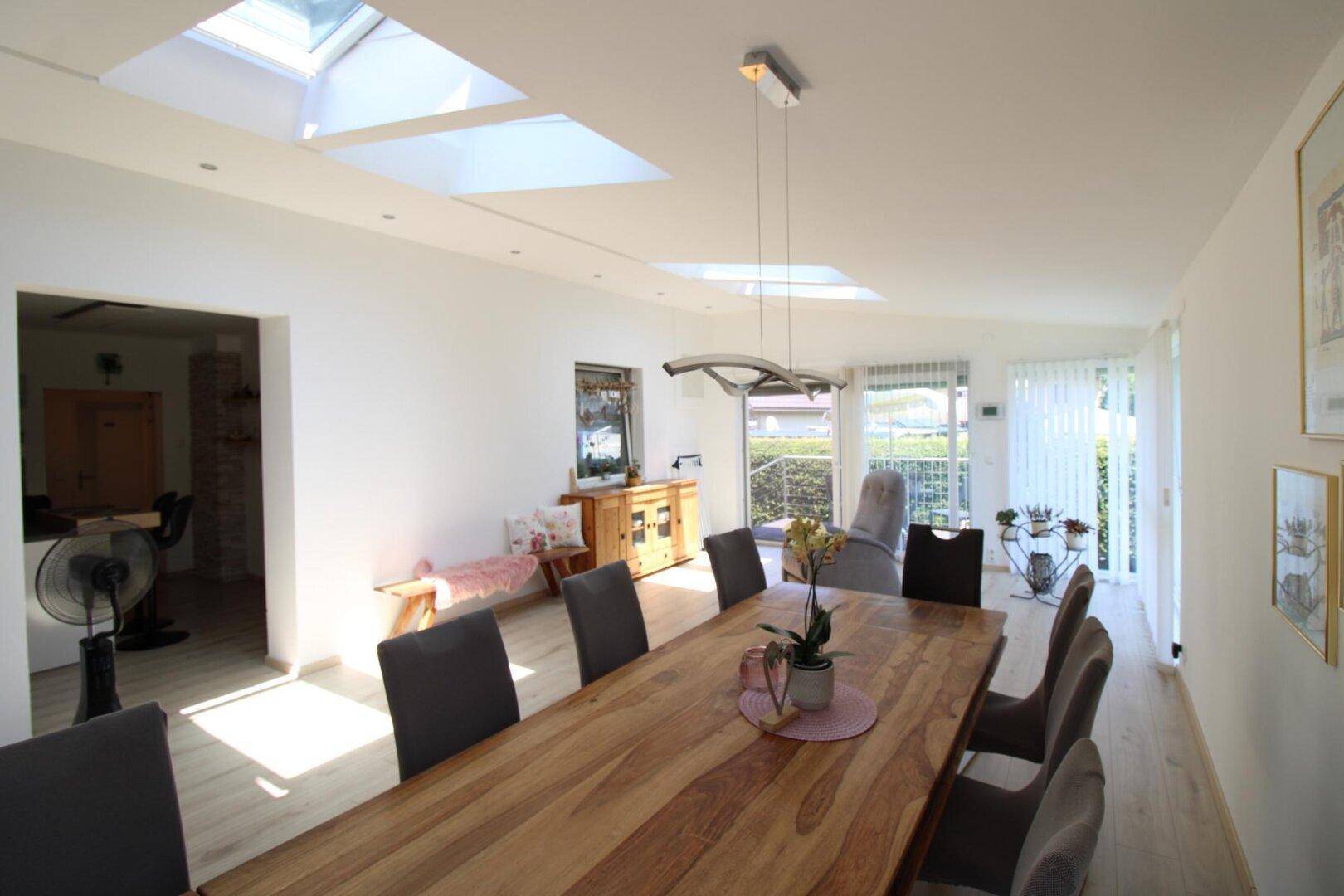Erholungsgebiet Sattnitz - Tolles und sehr schönes Haus mit Einliegerwohnung - Pool - Doppelgarage und wunderschönem Garten ca. 186 m² - Ansicht 5