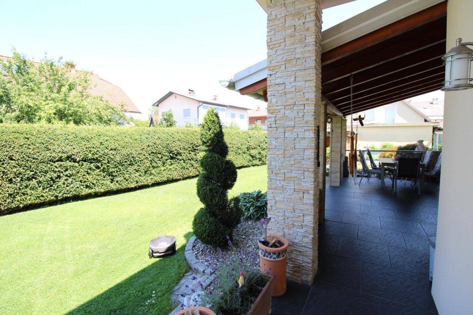Erholungsgebiet Sattnitz - Tolles und sehr schönes Haus mit Einliegerwohnung - Pool - Doppelgarage und wunderschönem Garten ca. 186 m² - Ansicht 2