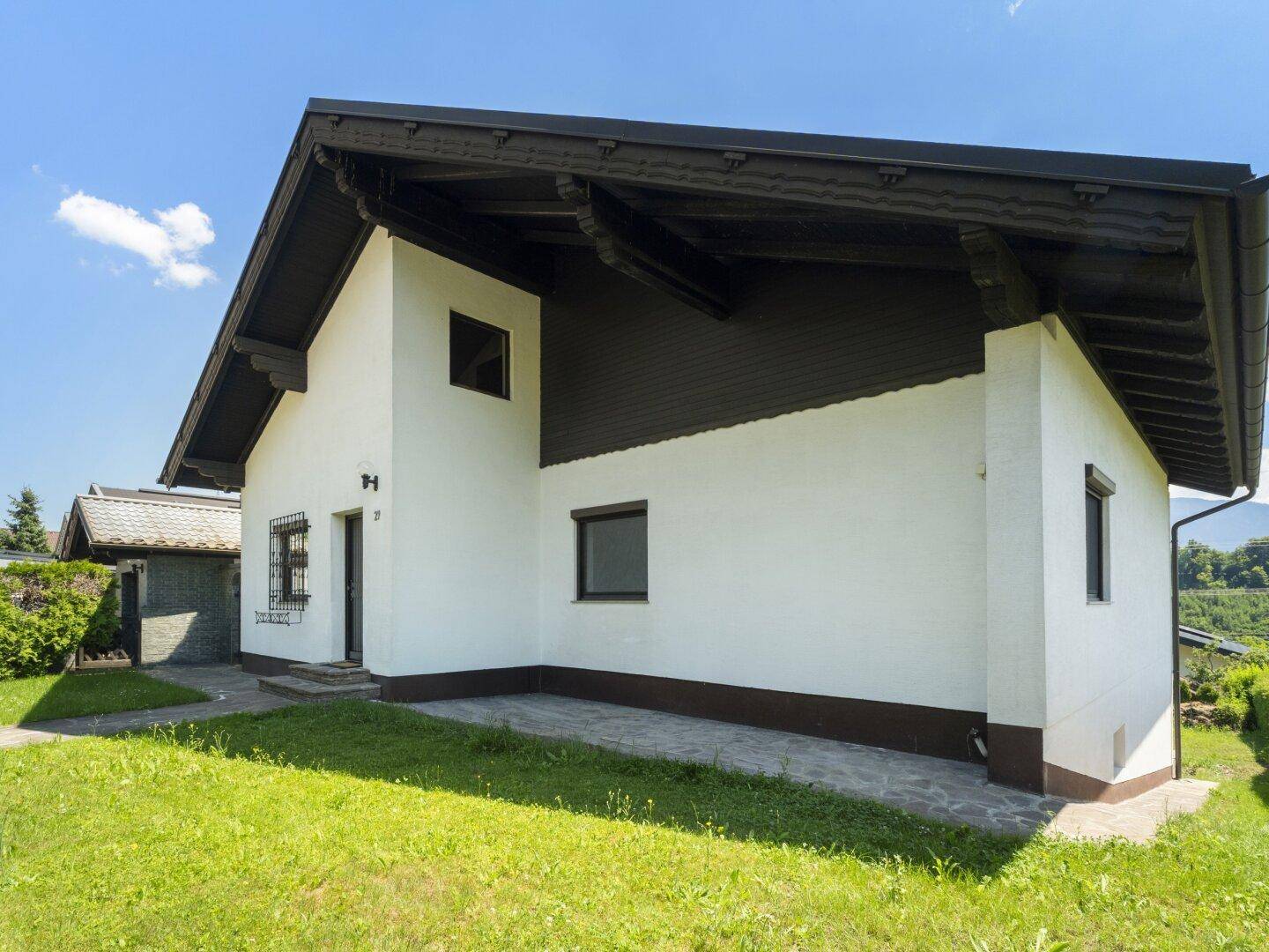 Schönes, sonniges und ruhiges Einfamilienhaus mit 160,00m² Nfl. und 882m² Grundstück plus Garage in Köttmannsdorf - Stadtnah - Ansicht 2