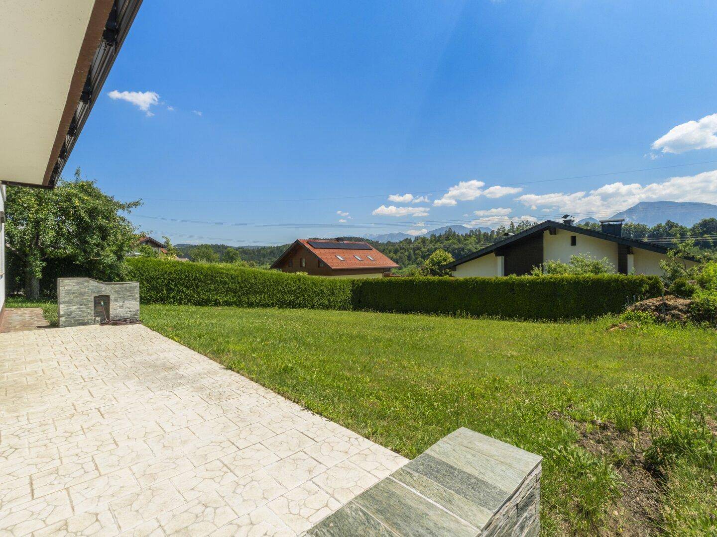 Schönes, sonniges und ruhiges Einfamilienhaus mit 160,00m² Nfl. und 882m² Grundstück plus Garage in Köttmannsdorf - Stadtnah - Ansicht 4