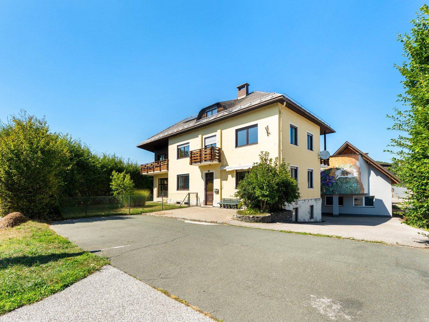Mehrfamilienwohnhaus mit 400m² mit 2 Wohnungen plus 10 Einzelzimmern Nähe Ratzteich in Kirschentheuer - Ferlach