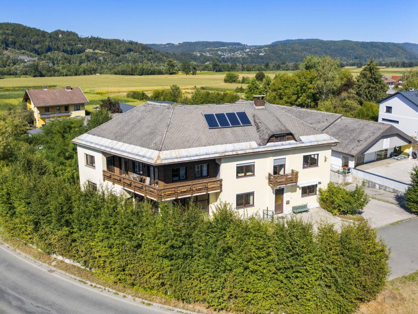Mehrfamilienwohnhaus mit 400m² mit 2 Wohnungen plus 10 Einzelzimmern Nähe Ratzteich in Kirschentheuer - Ferlach