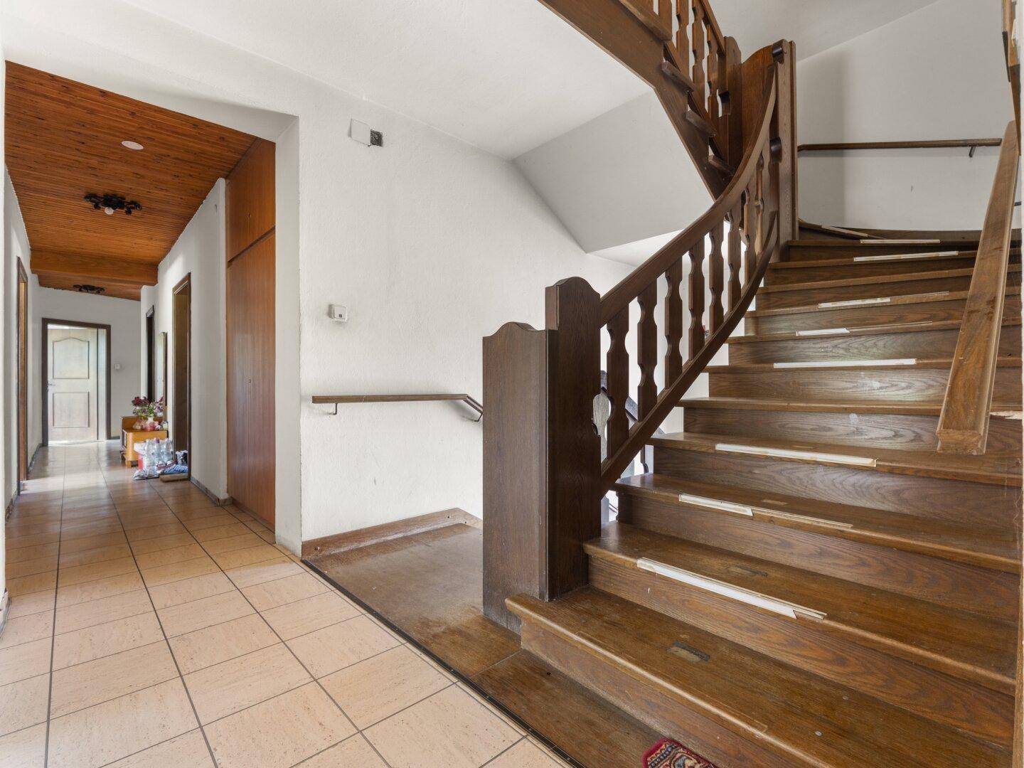 Mehrfamilienwohnhaus mit 400m² mit 2 Wohnungen plus 10 Einzelzimmern Nähe Ratzteich in Kirschentheuer - Ferlach