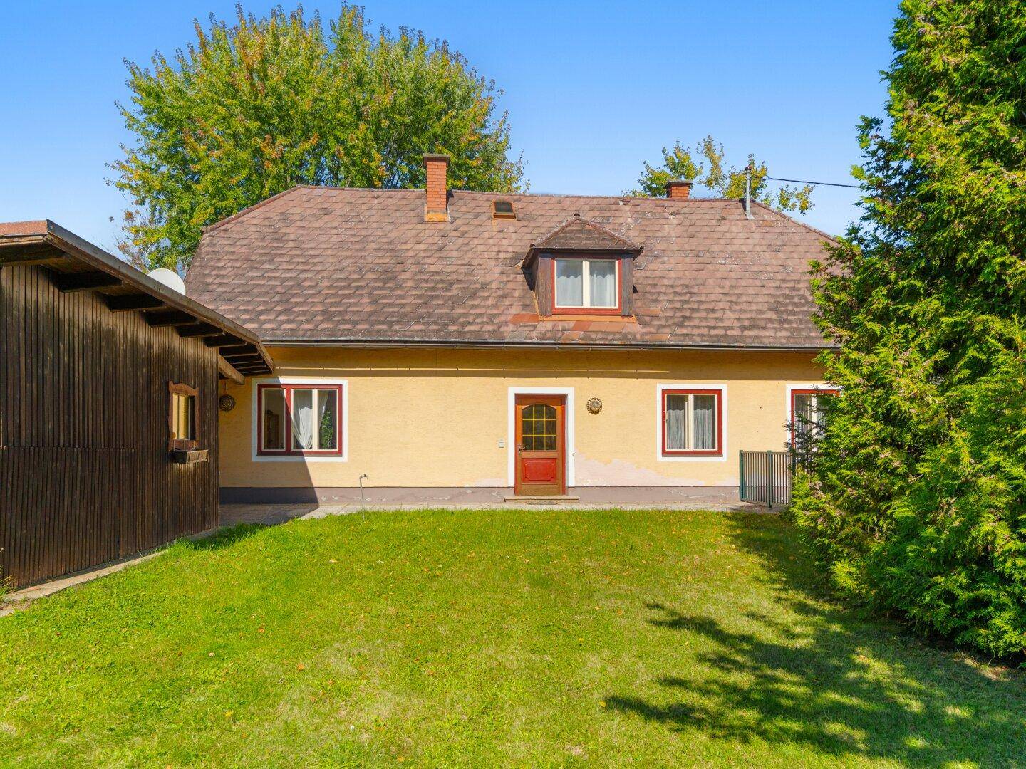 Älteres nettes 150m² Einfamilienwohnhaus mit Doppelcarport in Brückl - Super Infrastruktur