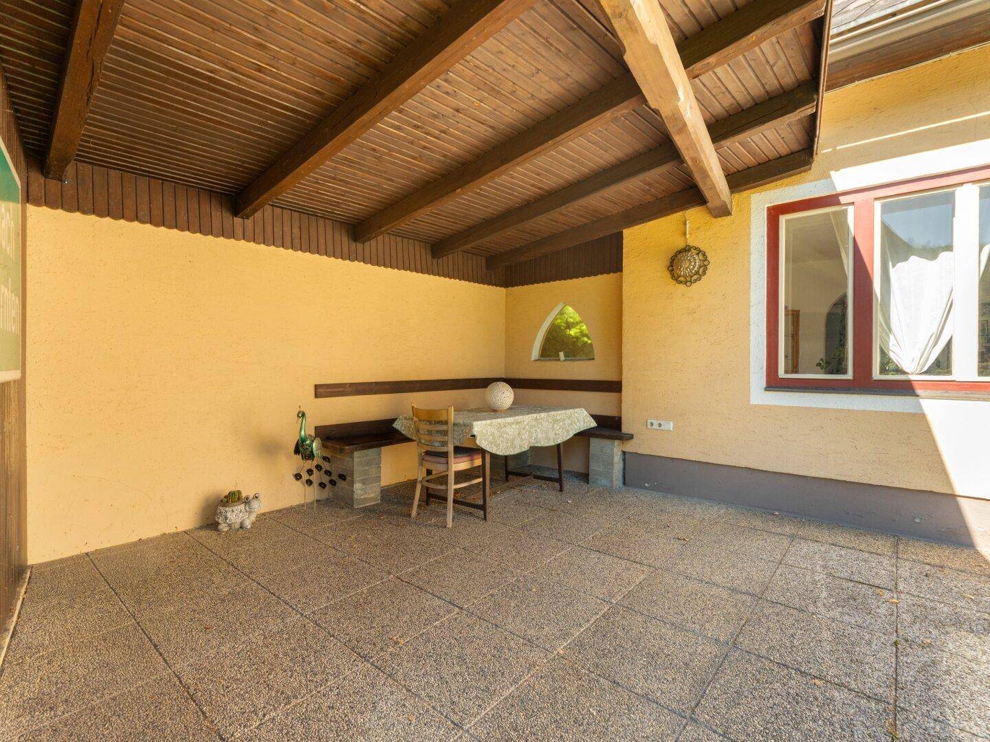Älteres nettes 150m² Einfamilienwohnhaus mit Doppelcarport in Brückl - Super Infrastruktur