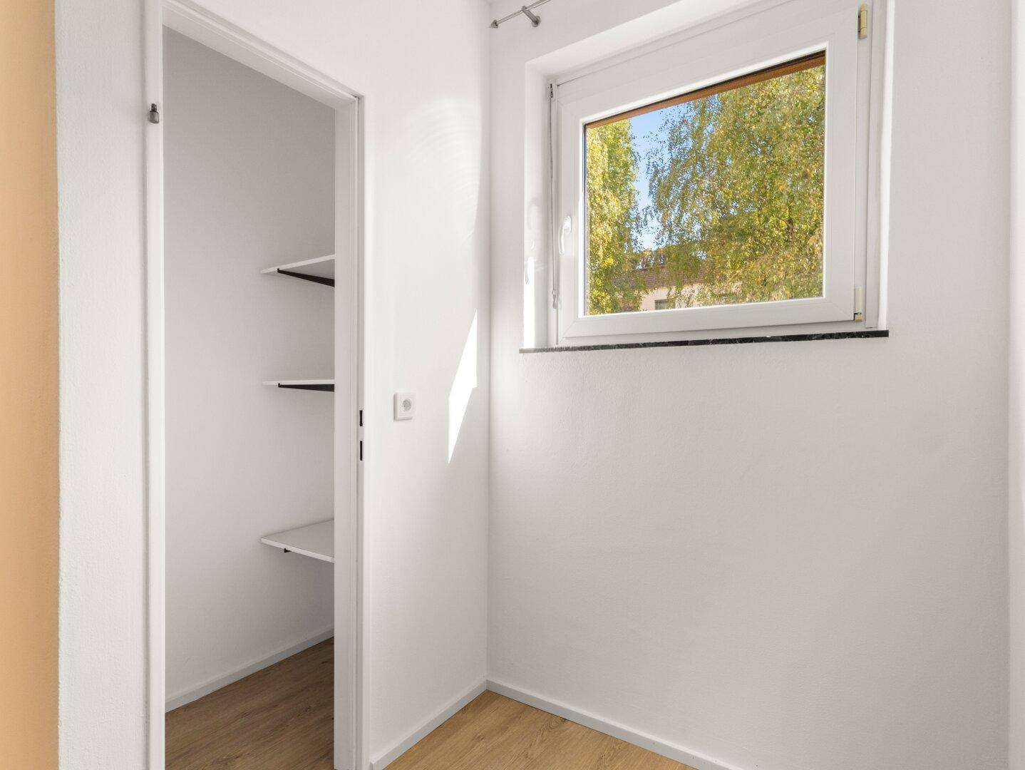 Schöne 38m² Garconniere mit Loggia und Garage am Neptunweg - Nähe Uni- und Wörthersee