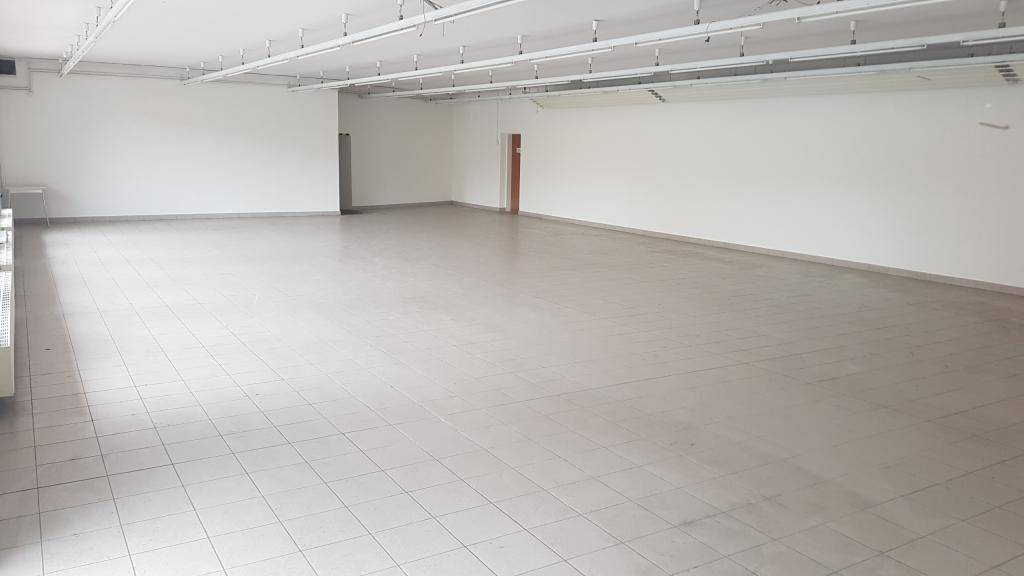 offene ebenerdige Fläche von 195m²