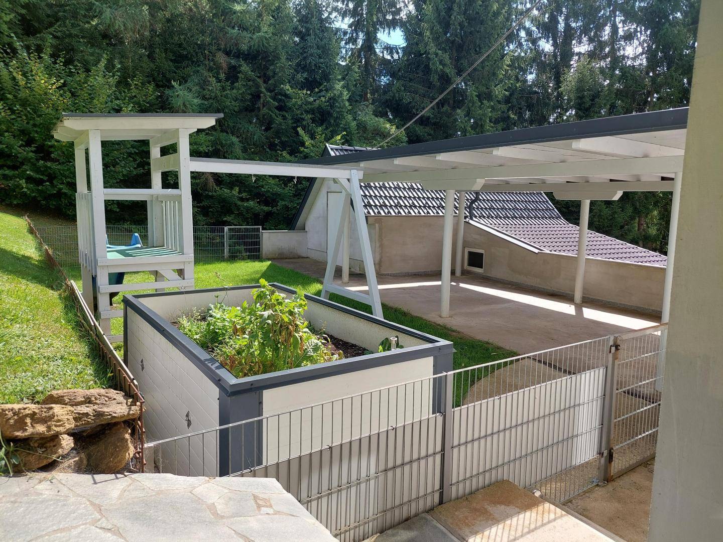 Terrasse mit Garten