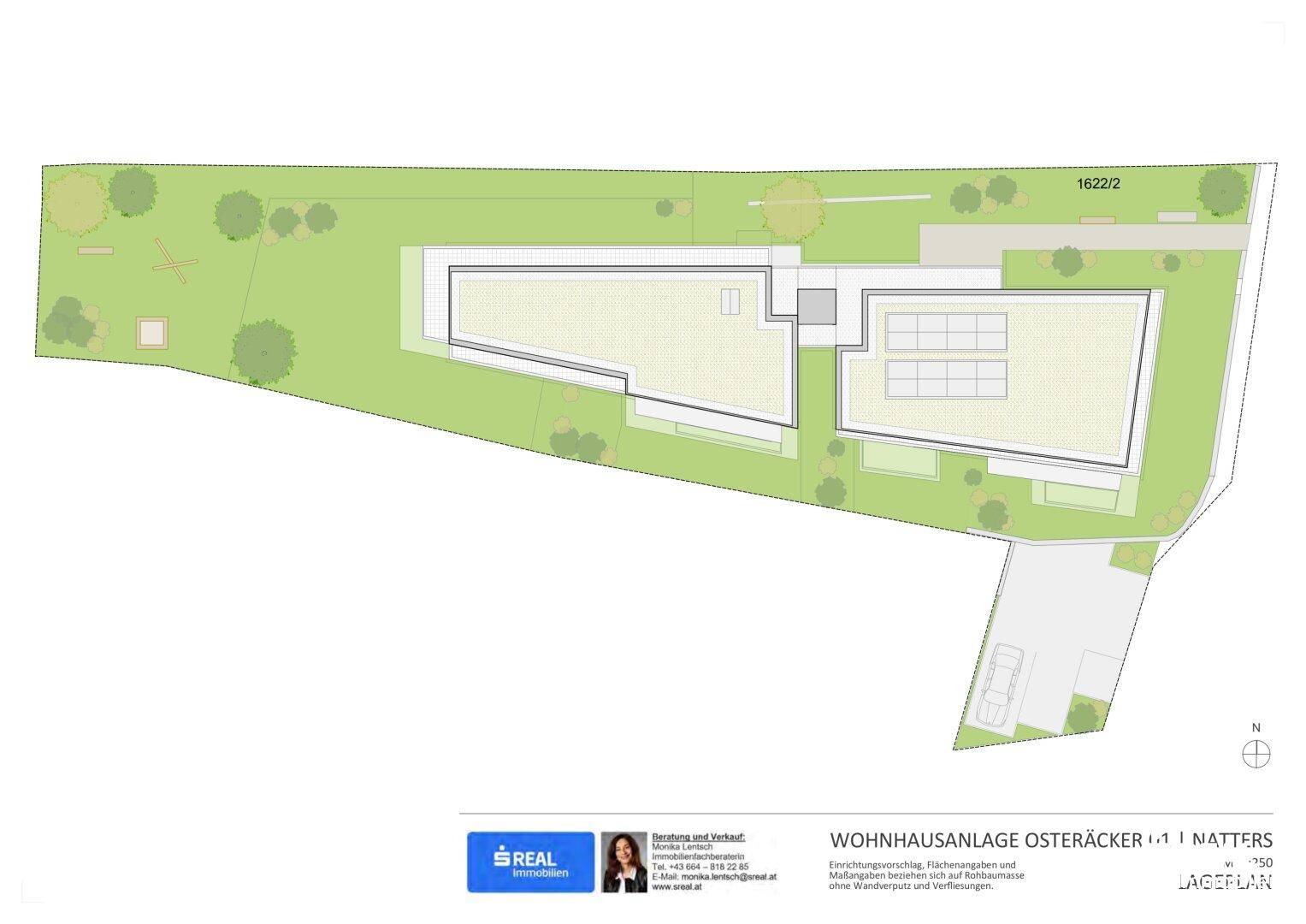 Lageplan der Wohnhausanlage mit Gebäuden, Gärten, Freiflächen und Parkplätzen.