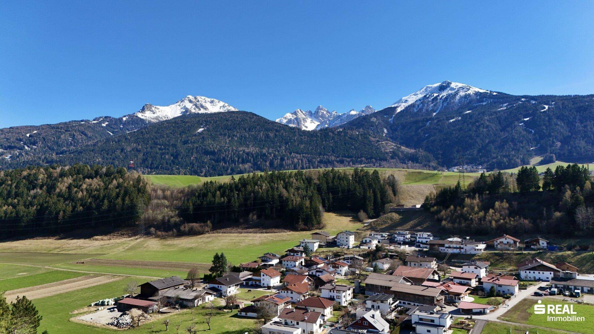 Baubescheid: Projektiertes Grundstück mit unverbaubarer Panoramaaussicht in Sonnenhanglage von Omes bei Axams - Ansicht 6