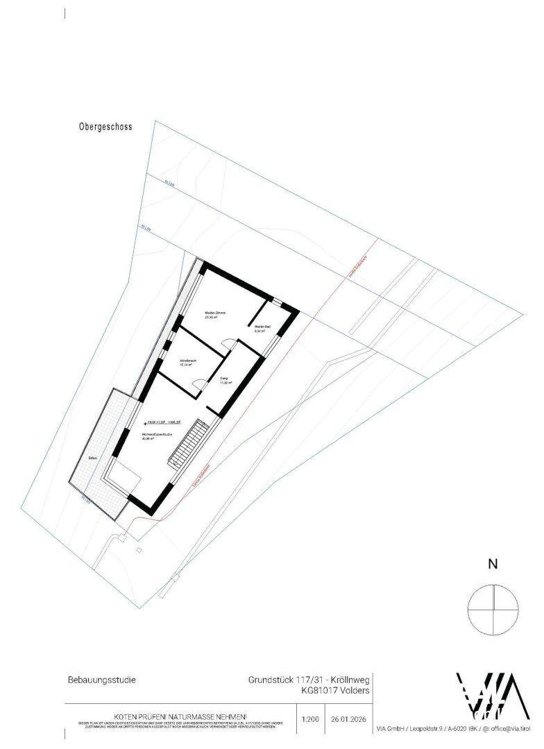 Grundriss des Obergeschosses mit Schlafzimmern und Badezimmern sowie Treppenaufgang.