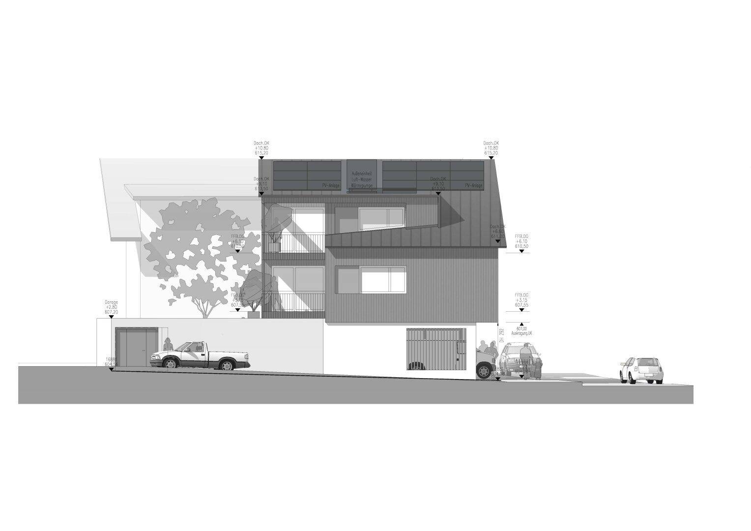 Architektonische Seitenansicht des Gebäudes mit Solarpaneelen auf dem Dach und Balkonen.