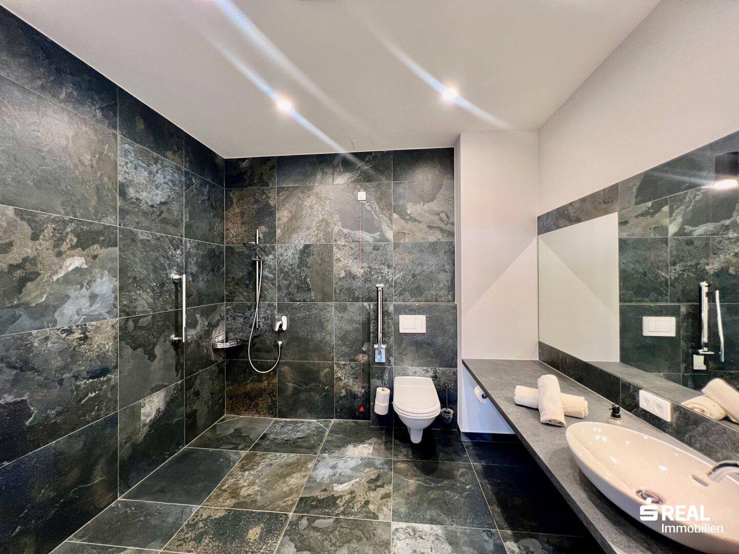 Barrierefreie und rollstuhlgerechte Gewerbeimmobilie mit Wohnwidmung, Garten, Terrasse &amp; 2 Stellplätzen in Oberndorf! – pohled 6