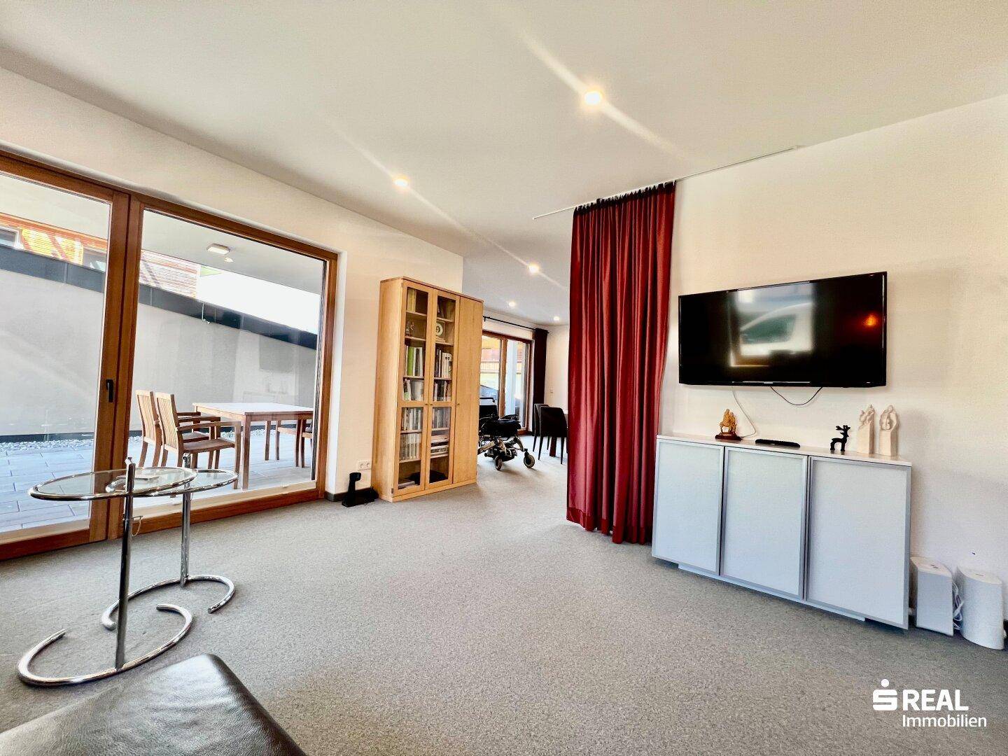Barrierefreie und rollstuhlgerechte Gewerbeimmobilie mit Wohnwidmung, Garten, Terrasse &amp; 2 Stellplätzen in Oberndorf! – další