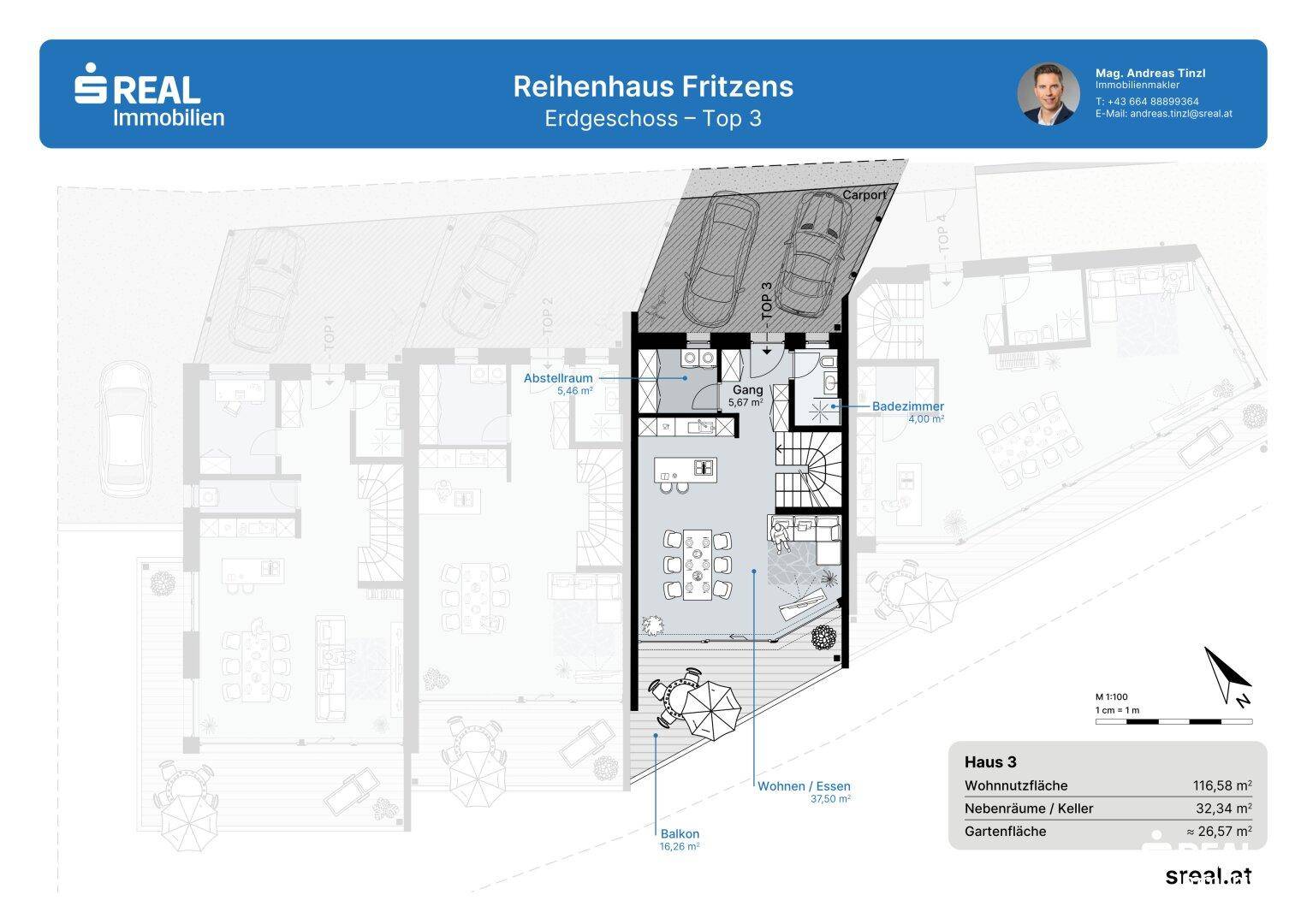 Grundriss des Erdgeschosses von Reihenhaus Top 3 mit offenem Wohn-Essbereich, Balkon und Carport.