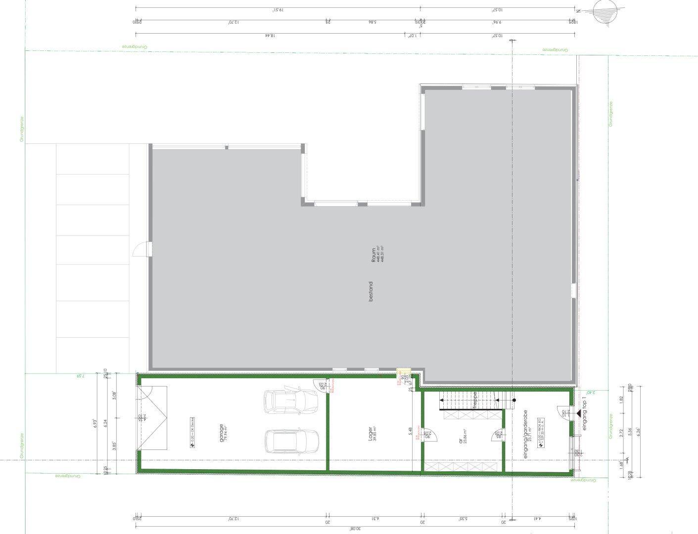 Grundriss des Erdgeschosses mit Garage, Lagerraum und großem offenen Bereich.