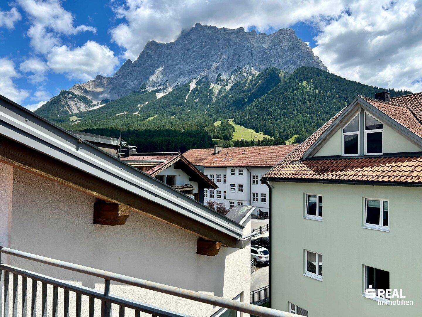 Spektakulärer Bergblick von der Terrasse oder dem Balkon des Anwesens.