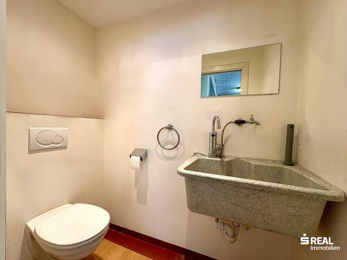 Gepflegtes Lager mit 3 Stellplätzen in Kitzbühel – flexible Raumgestaltung möglich! - Mehr