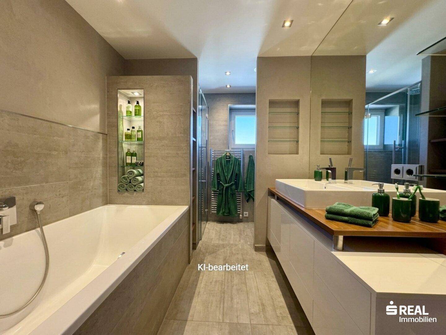 Modernes Badezimmer mit Badewanne, Doppelwaschbecken und begehbarer Dusche.