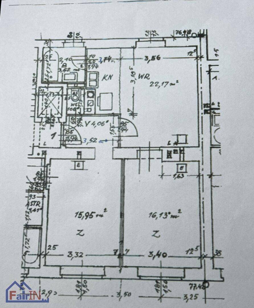 Handgezeichneter Grundrissplan der Wohnung mit Raumaufteilung und Maßen.