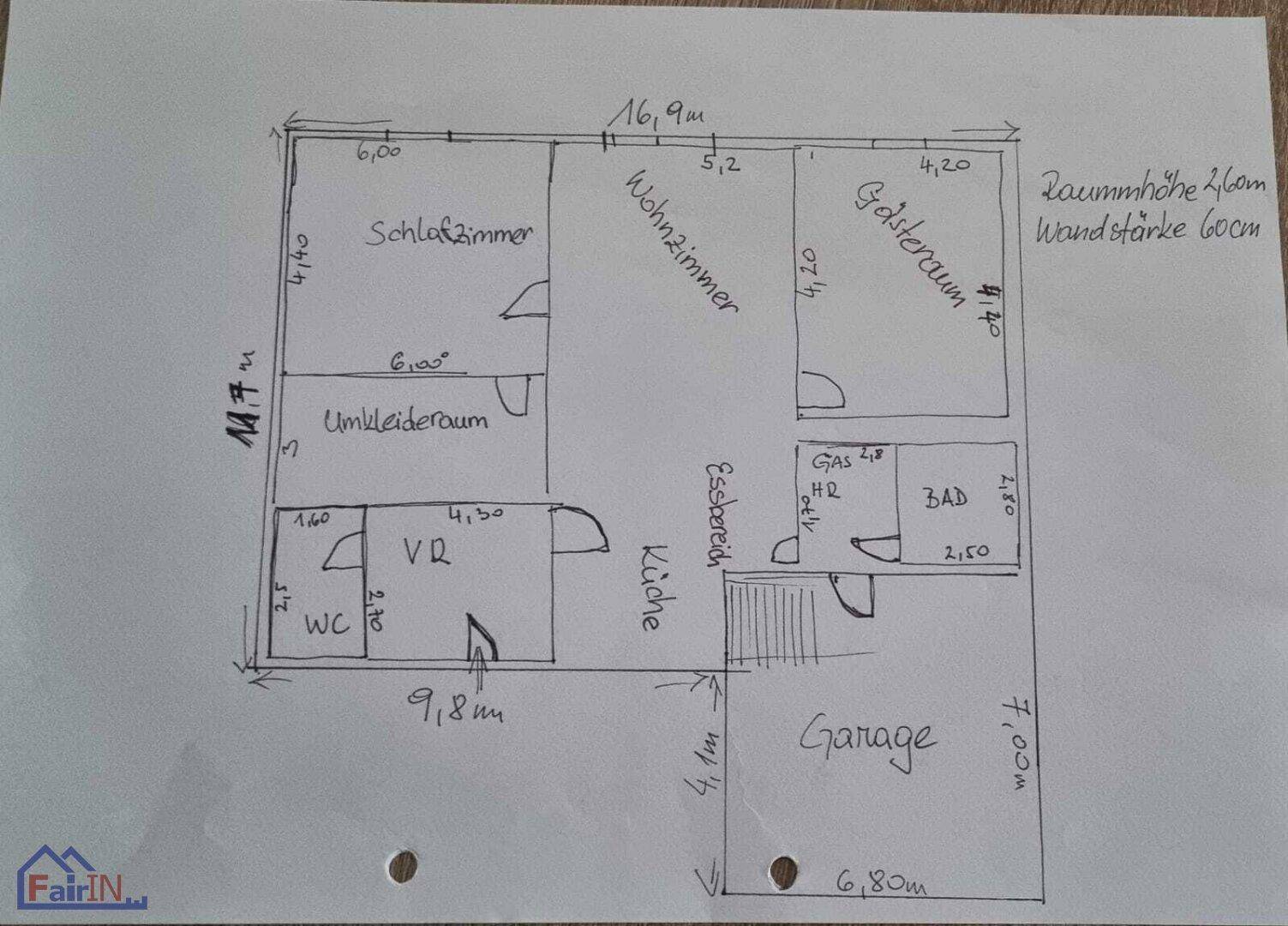 Skizzierter Grundriss mit detaillierter Raumaufteilung und den entsprechenden Abmessungen der Zimmer.